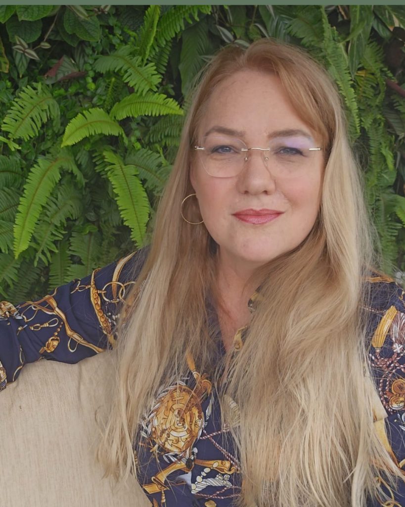 Pastora Andrea Marie, fundadora do Viveiro da Promessa, teóloga e capelã brasileira especializada em violência doméstica e recuperação emocional.